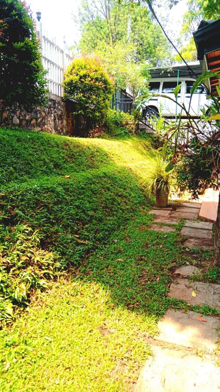 Kandy River Garden Exterior foto